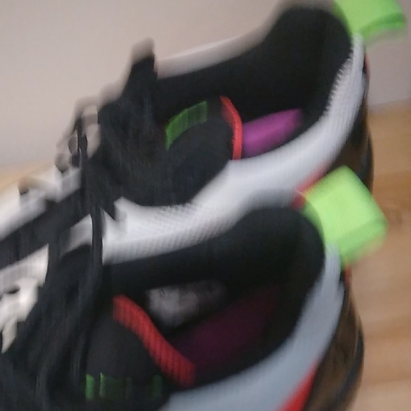 White and Black Athletic Sneakers with Red Accents - Picture 5 of 8